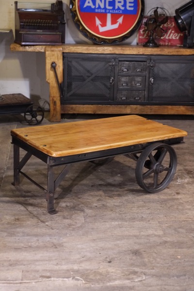 table basse roue fonte ancienne charriot usine